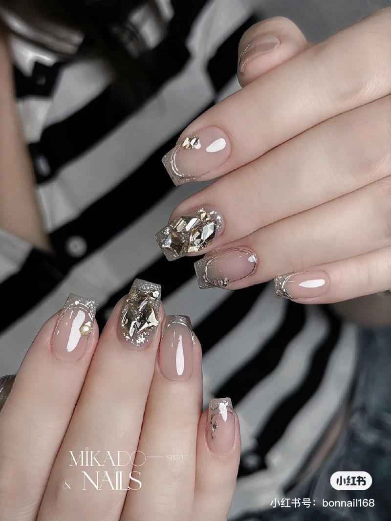 Các mẫu thiết kế Nail không bao giờ lỗi “mốt” - Ngành Chăm sóc sắc đẹp