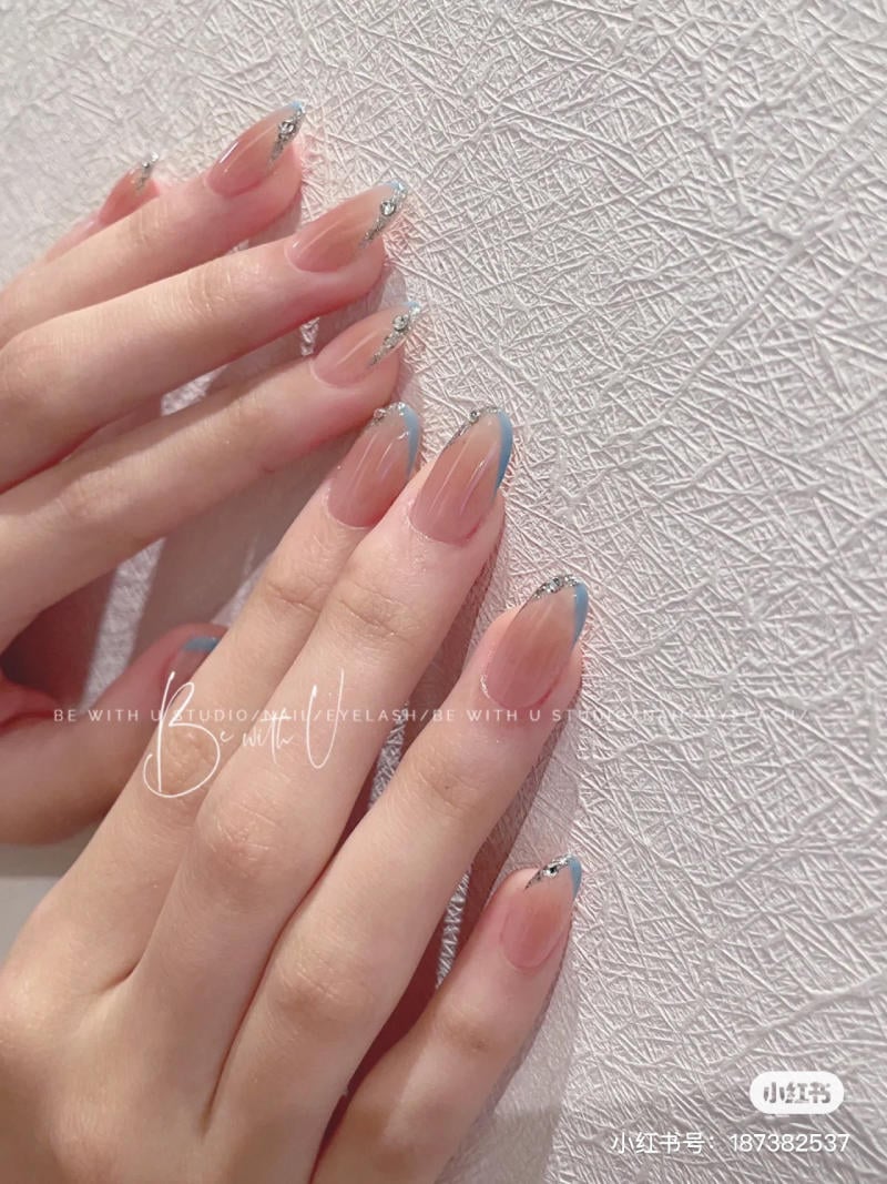 Mẫu nail nhẹ nhàng sang chảnh