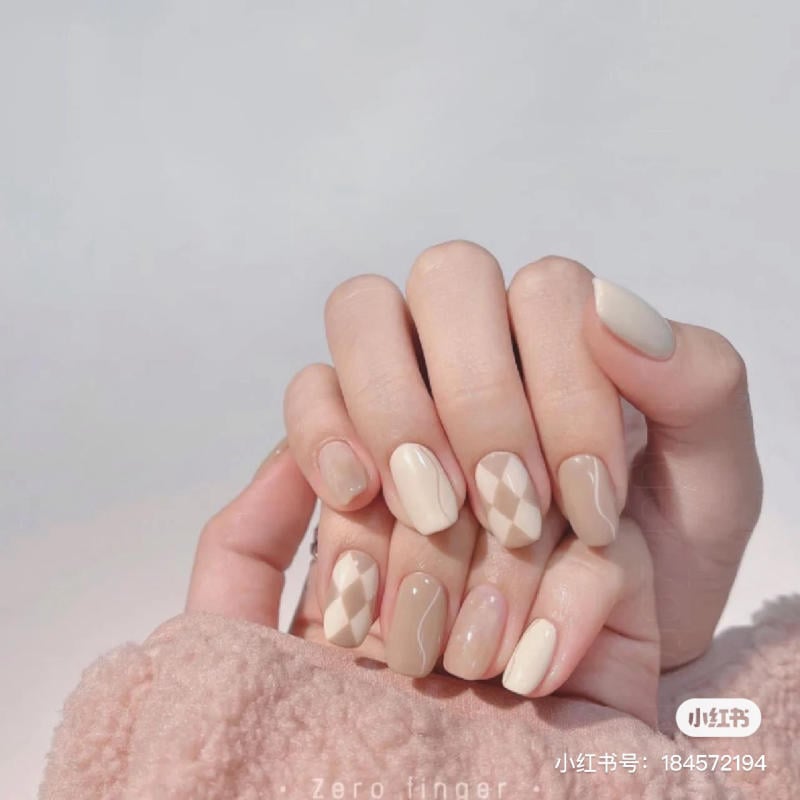 Mẫu nail nhẹ nhàng cho móng ngắn