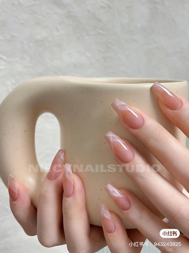 Nails box - Mẫu nail đẹp nhẹ nhàng đơn giản đính hoa 2024