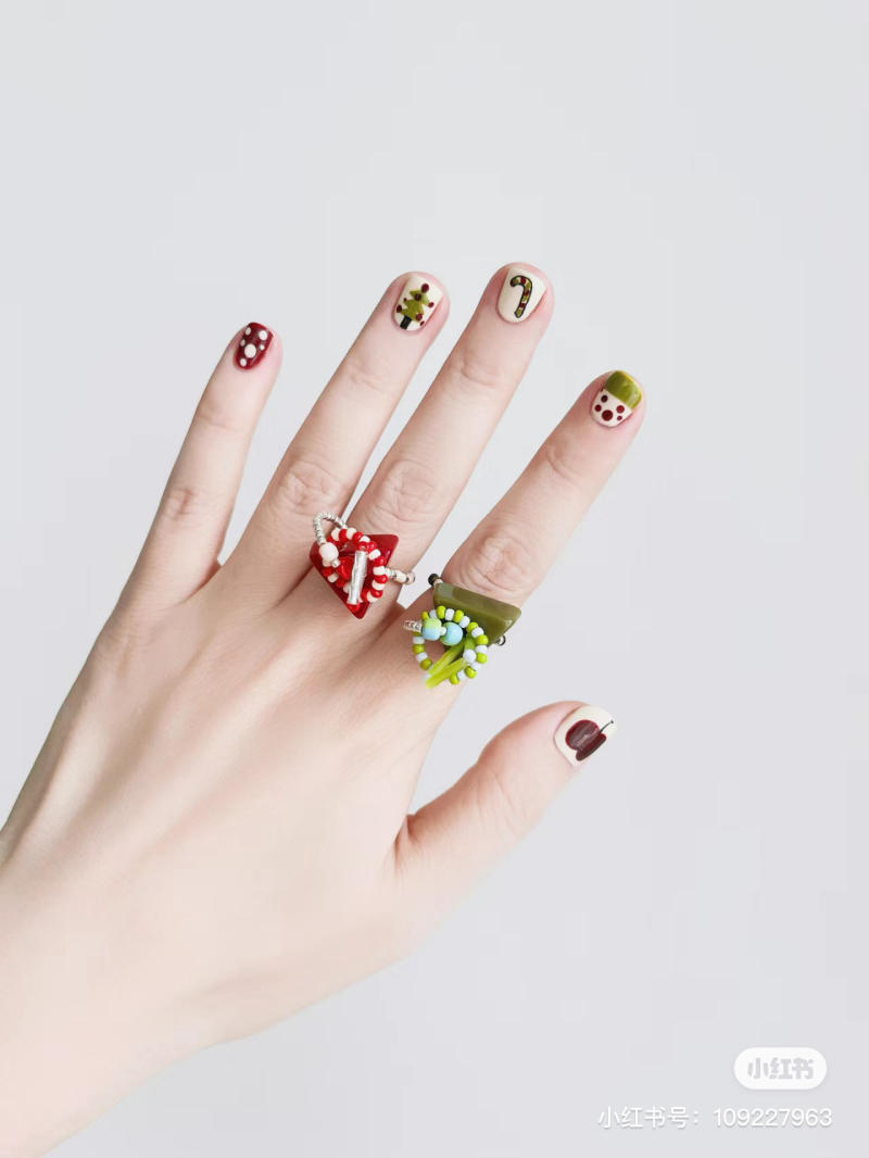 5 mẫu móng tay đẹp dành cho mùa giáng sinh - tranandbeauty.com