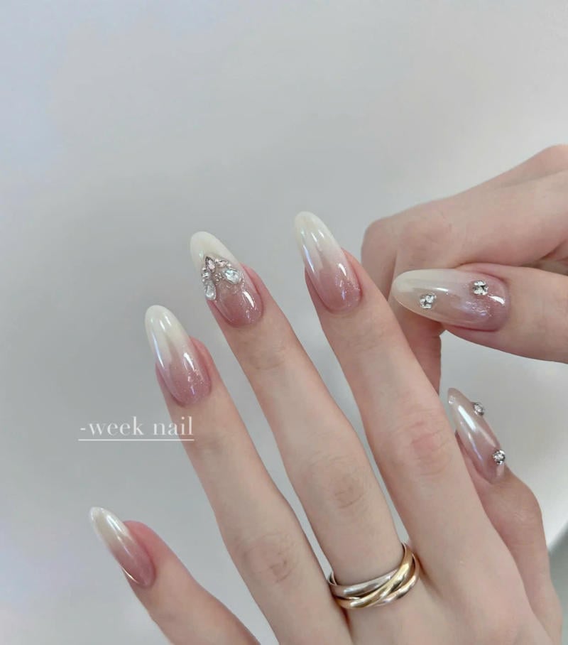 Kiểu nail sang chảnh tráng gương