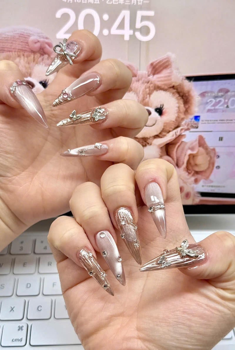 mẫu nail sang chảnh đính đá