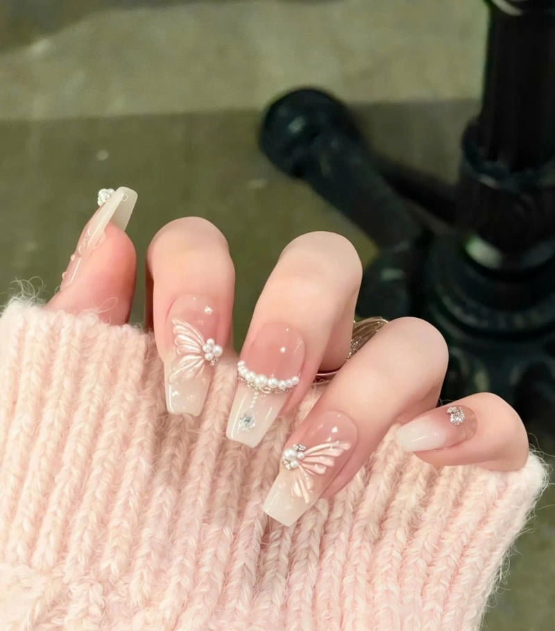 Nail French đầu móng cách điệu