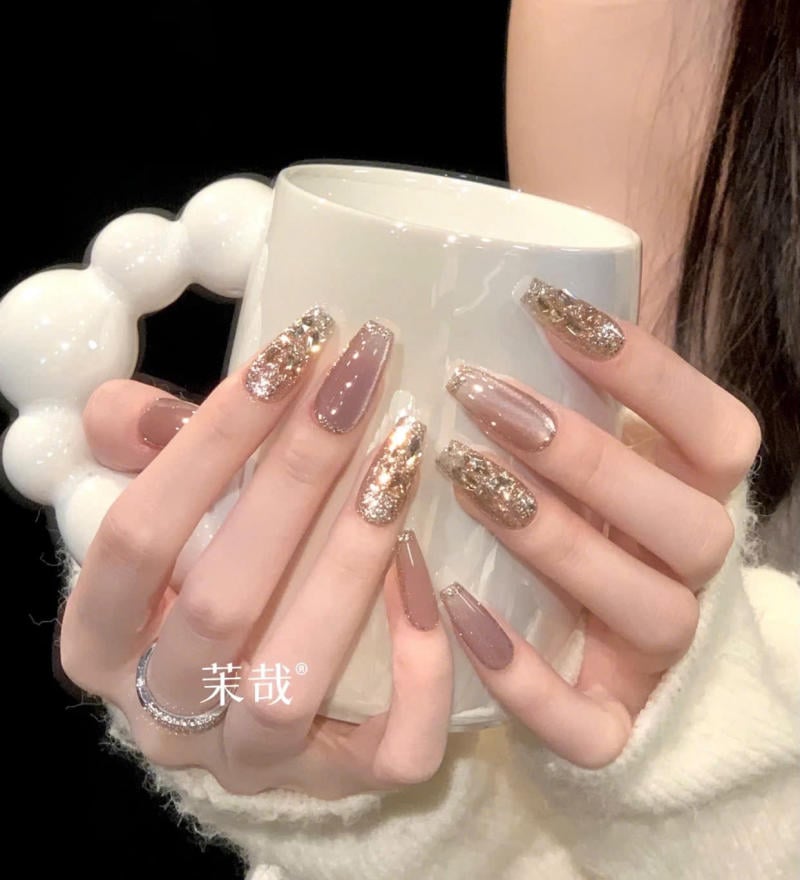 Mẫu nail nhũ kim tuyến tinh tế