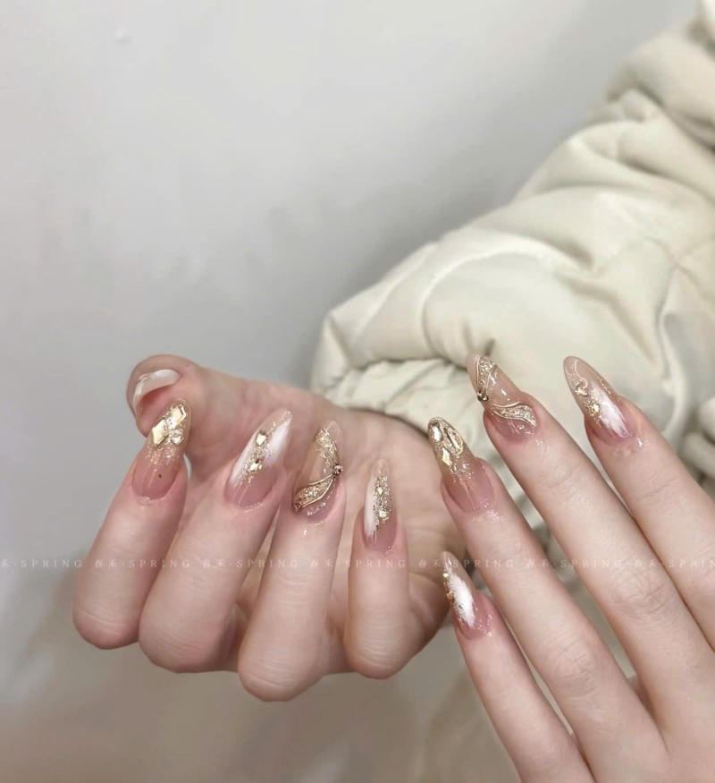 Mẫu nail nhũ kim tuyến tinh tế