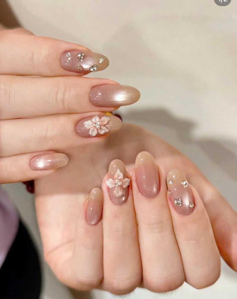 Mẫu nail nhũ kim tuyến tinh tế