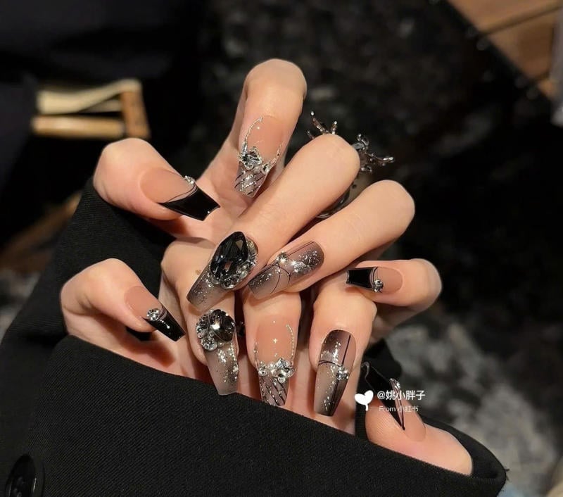 Nail đen sang chảnh