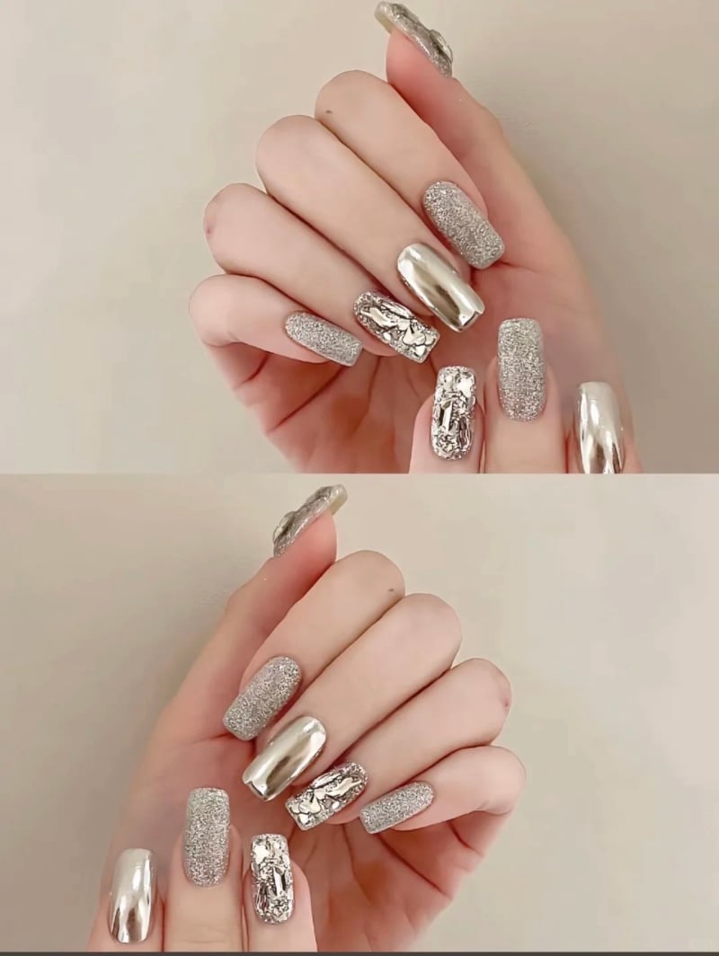 Mẫu móng tay tráng gương đẹp được phủ thêm lớp kim tuyến lấp lánh, tăng thêm sự nổi bật và sang trọng cho đôi bàn tay