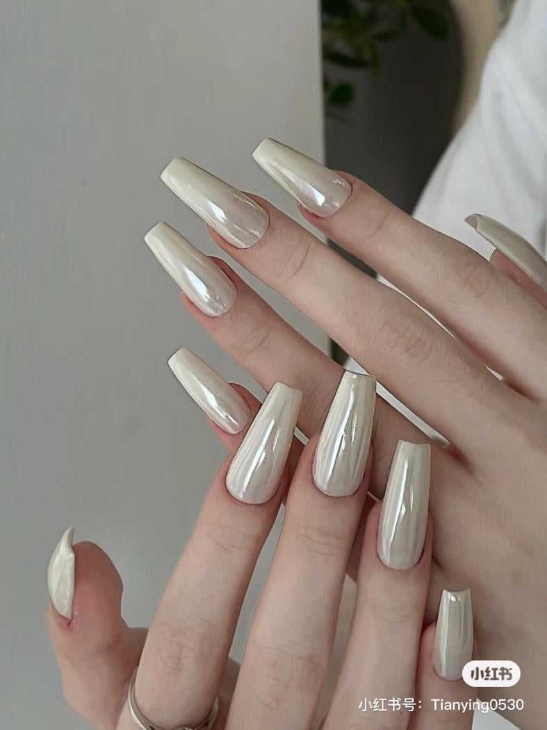 Gợi ý những mẫu nail tone trung tính đẹp nhất cho bạn gái trong mùa hè