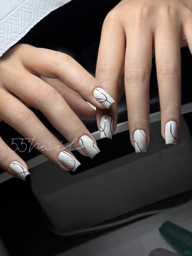 Thiết kế móng tay đẹp vẽ đơn sắc xám thời thượng