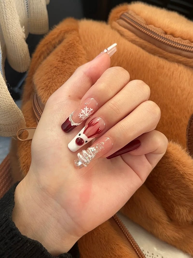 Móng tay đẹp vẽ cây thông Noel