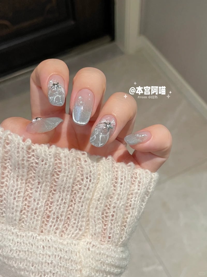 Sơn móng tay nghệ thuật với họa tiết cá heo