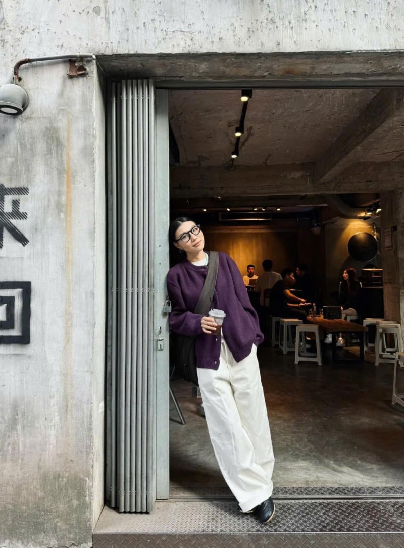 Màu tím mận và màu trắng