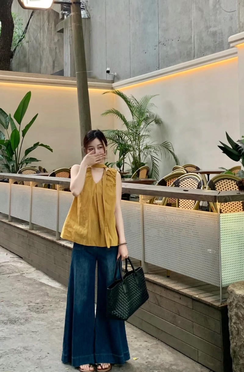 Màu vàng bò kết hợp với màu denim