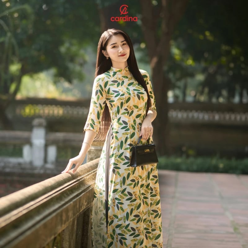 áo dài màu xanh lá mạ