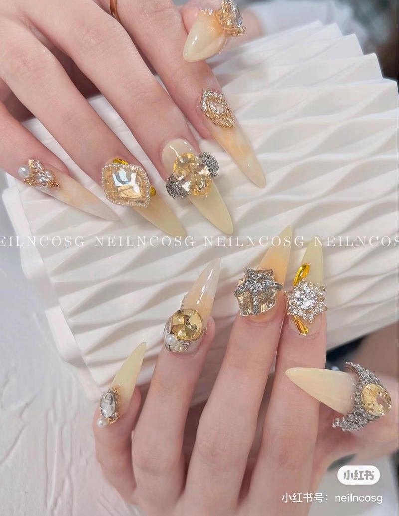 mẫu nail Trắng mang lại cô dâu