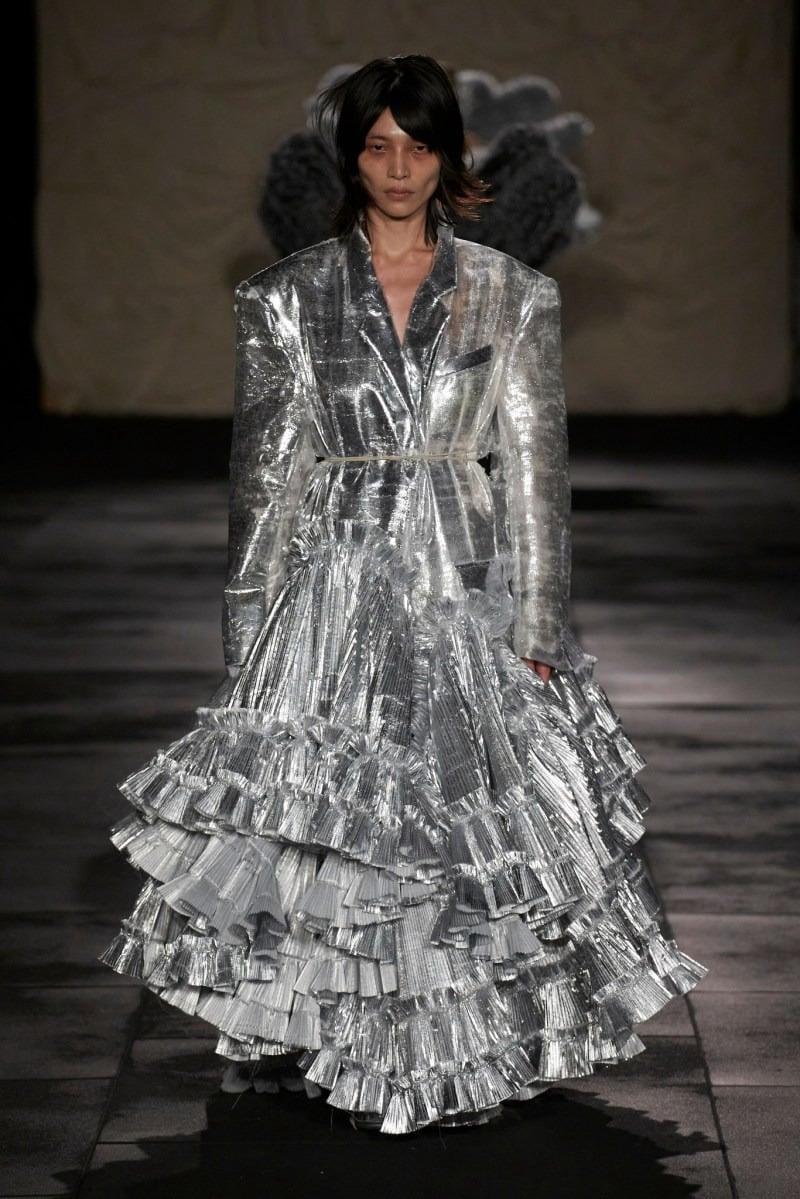 Trang Phục Metallic