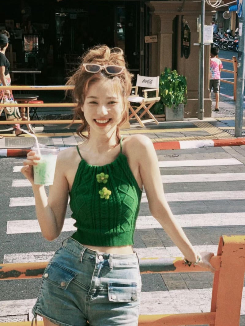 Áo 2 dây + Quần short + Dép lê