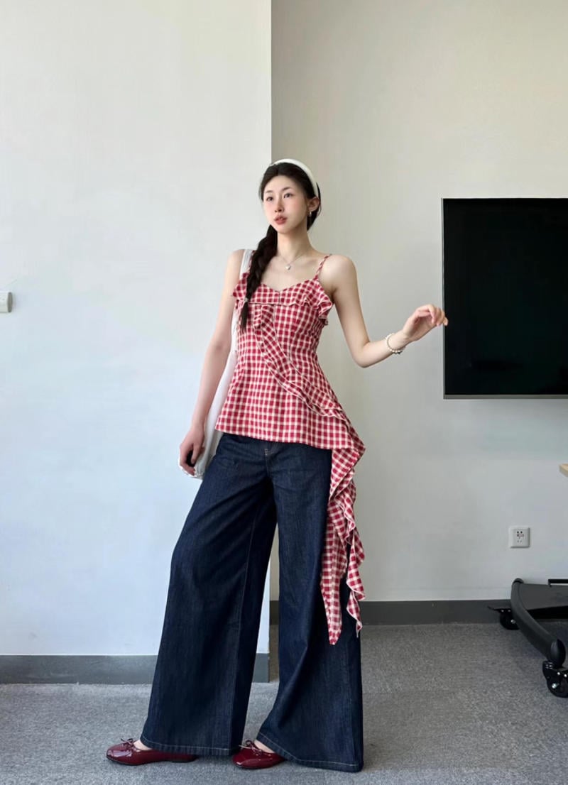 Áo 2 dây + Quần ống loe + Khăn turban + Kính râm oversized
