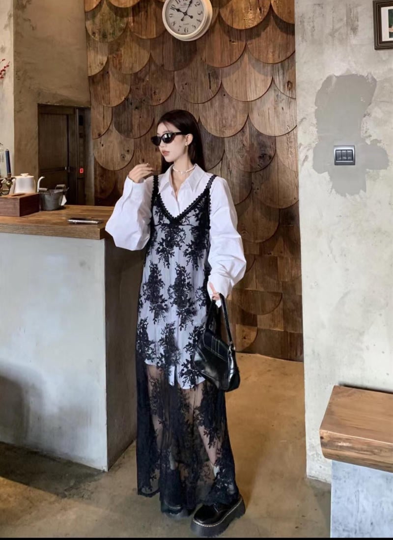 Áo 2 dây + Váy lưới + Quần short biker + Sneaker chunky