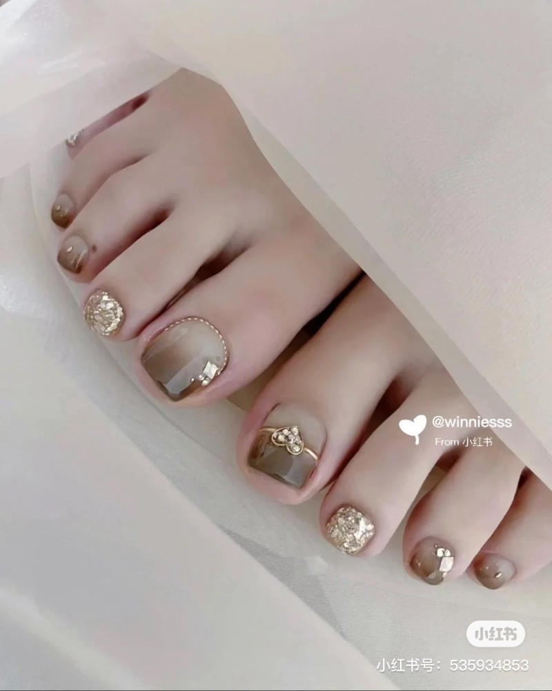 Mẫu móng chân đẹp cho da vàng