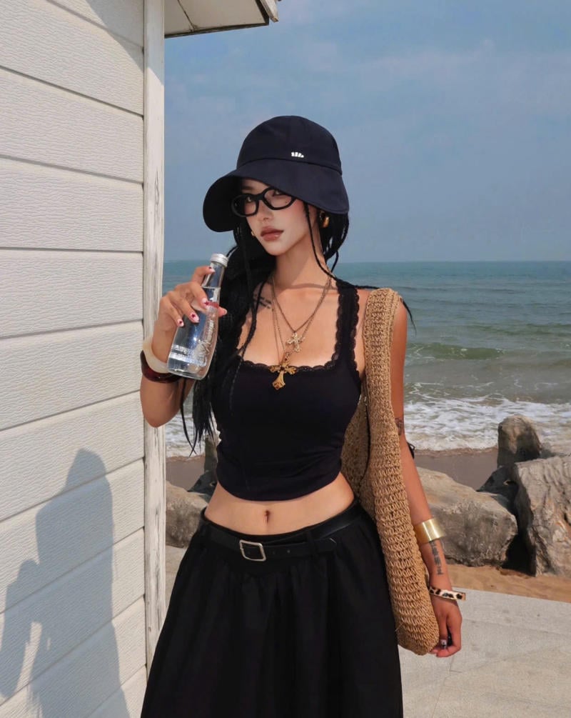 Phụ kiện không thể thiếu: Nón, kính, và kem chống nắng