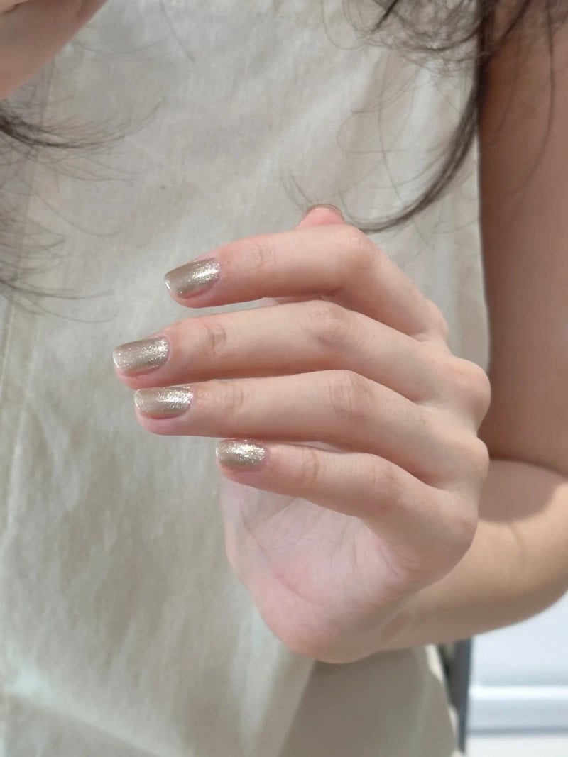 những màu sơn móng tay làm trắng da