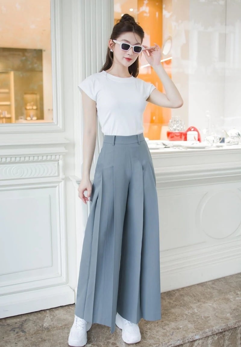 Tại sao quần giả váy ống rộng lại là item 