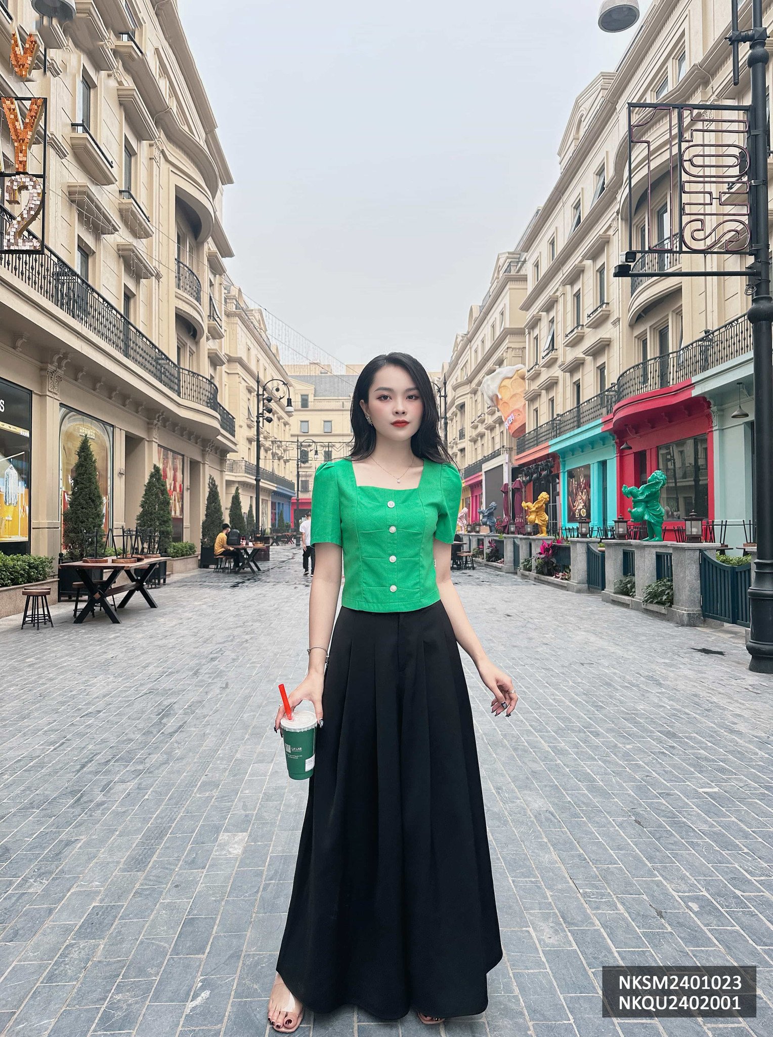 Phối quần giả váy ống rộng với áo crop top