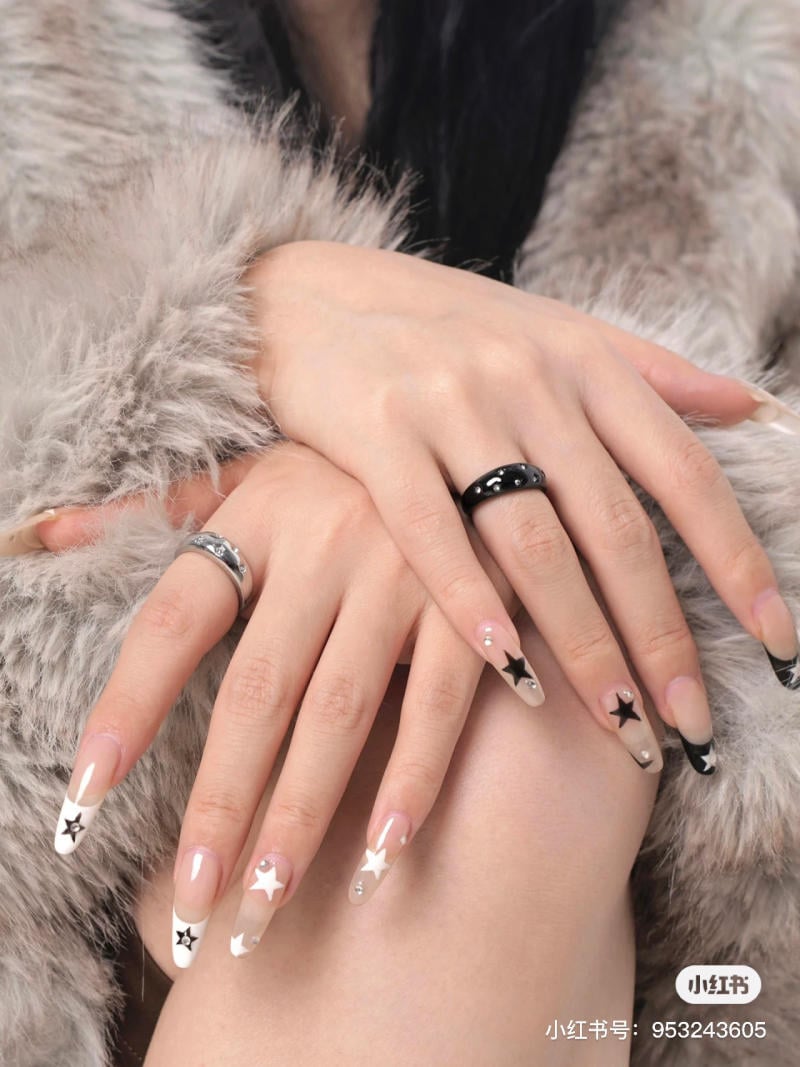 mẫu nail màu đen trắng