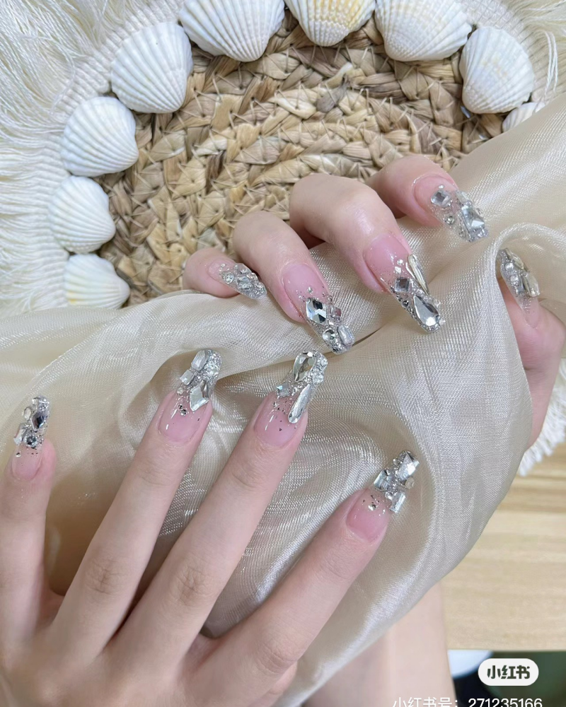 Cùng nhìn 75+ mẫu nail trắng đính đá cute nhất - Sai Gon English Center