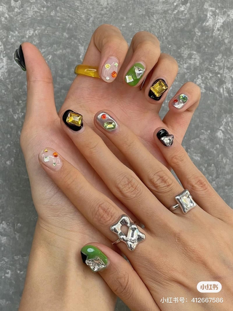 mẫu nails đính đá đẹp