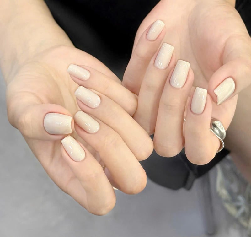 Nail màu be đơn giản