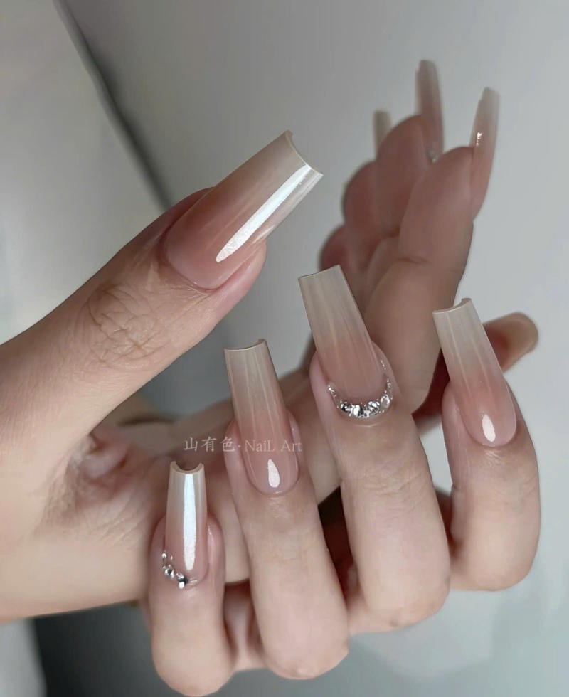 Nail màu be tráng gương