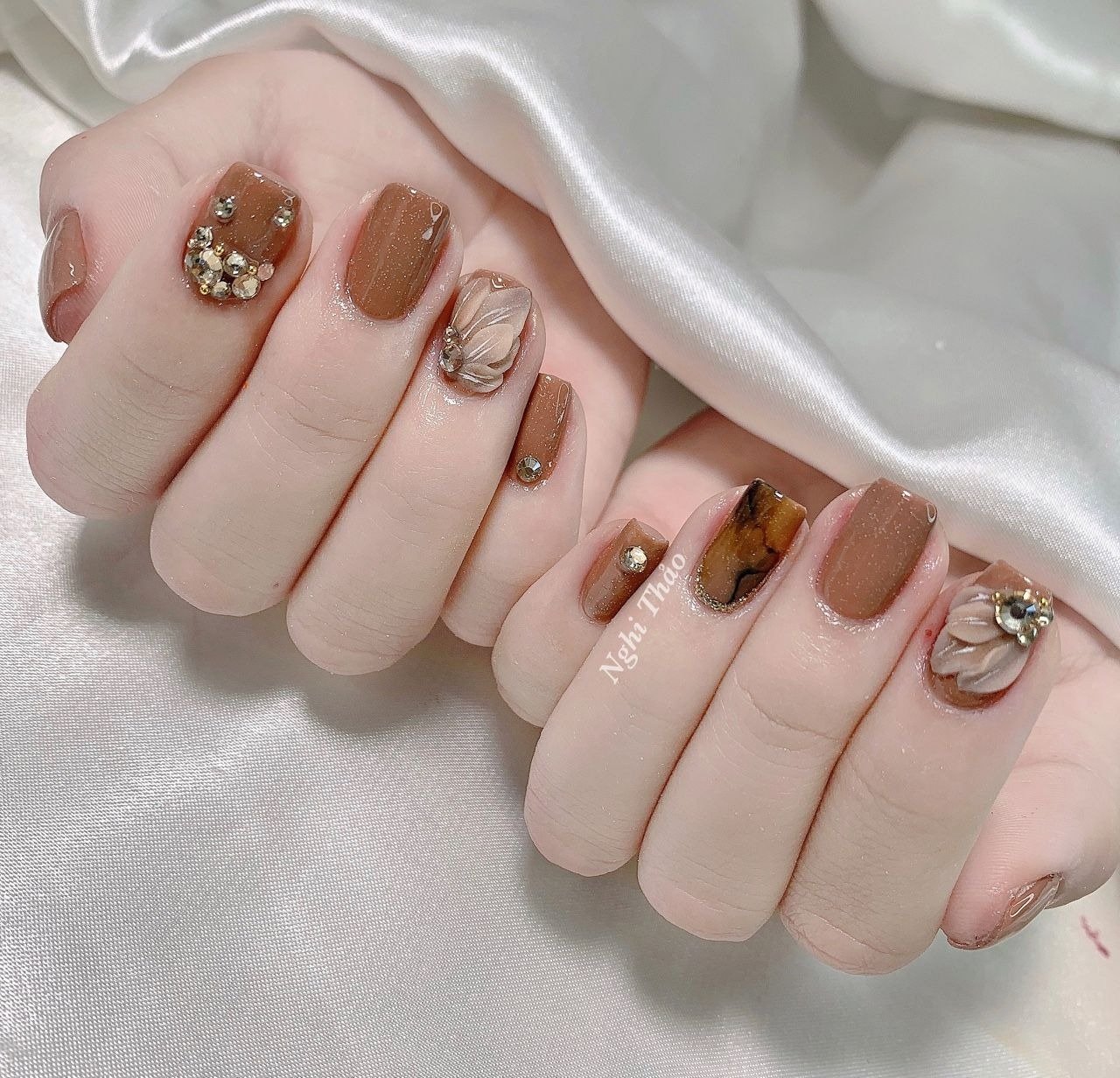 Kiểu Pháp Viền Mảnh hoặc Màu