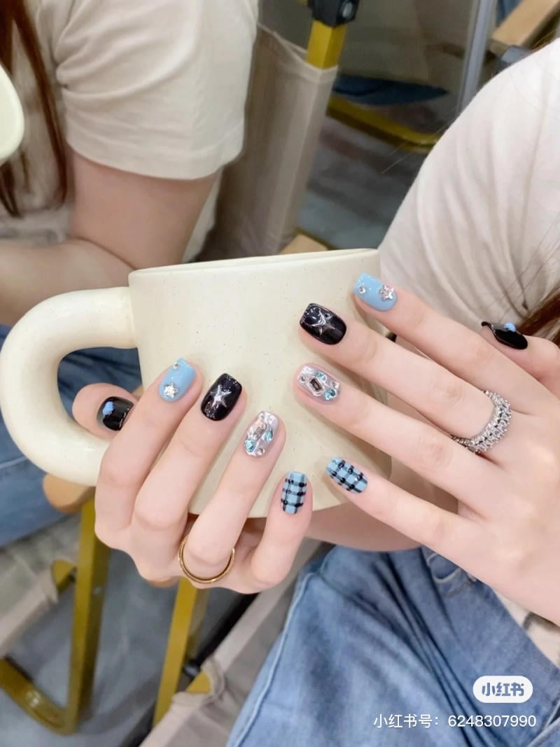 Bảng xếp hạng mẫu nail màu xanh ngọc bích đẹp mắt lấp lánh làm cho các cô  gái mê mẩn | Hippie nails, Girls nail designs, Stylish nails