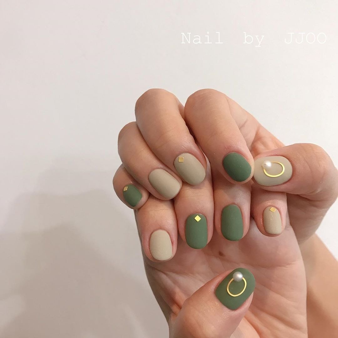nail nhám trung niên