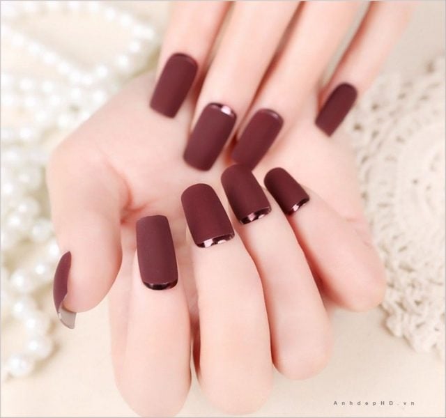 nail nhám trung niên