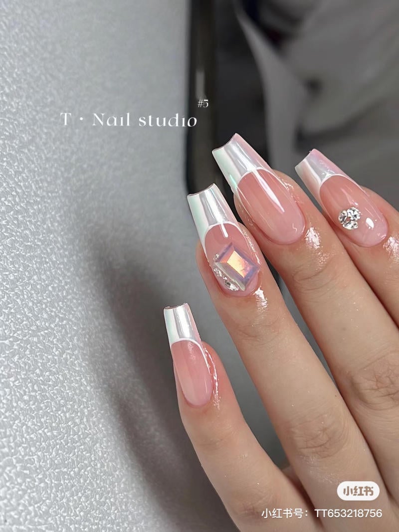 Top mẫu nail trắng HOT TREND hiện nay và mẹo giữ màu bền lâu