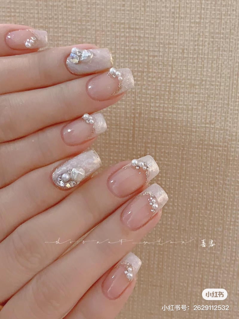 Mẫu nail sơn French đầu móng trắng