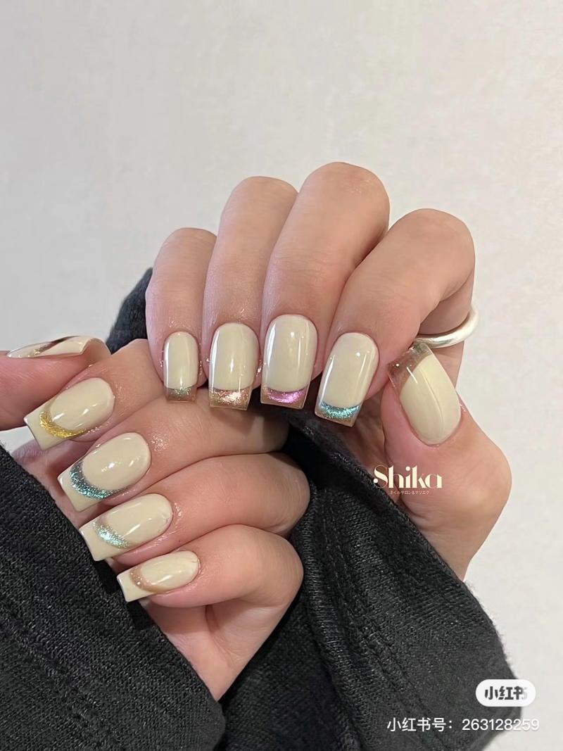 Mẫu nail sơn French đầu móng trắng