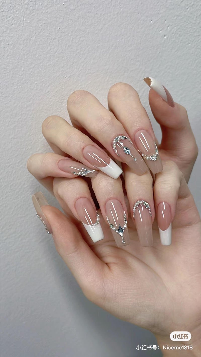 Mẫu nail sơn French đầu móng trắng
