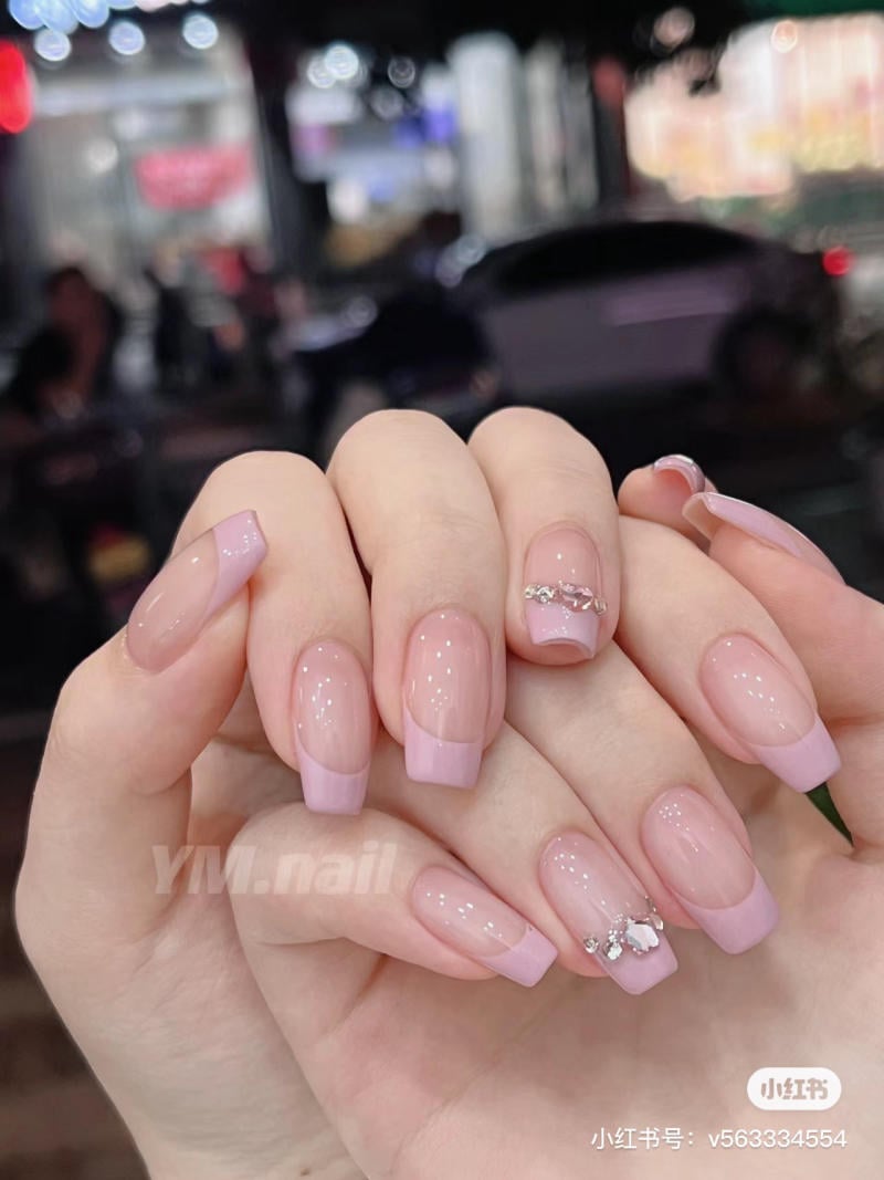 Mẫu nail sơn French đầu móng trắng