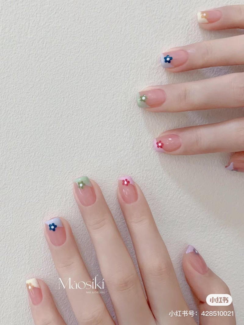 Mẫu nail sơn French đầu móng trắng