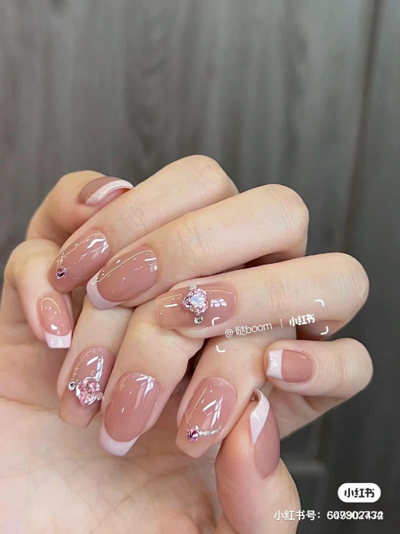 Mẫu nail sơn French đầu móng trắng