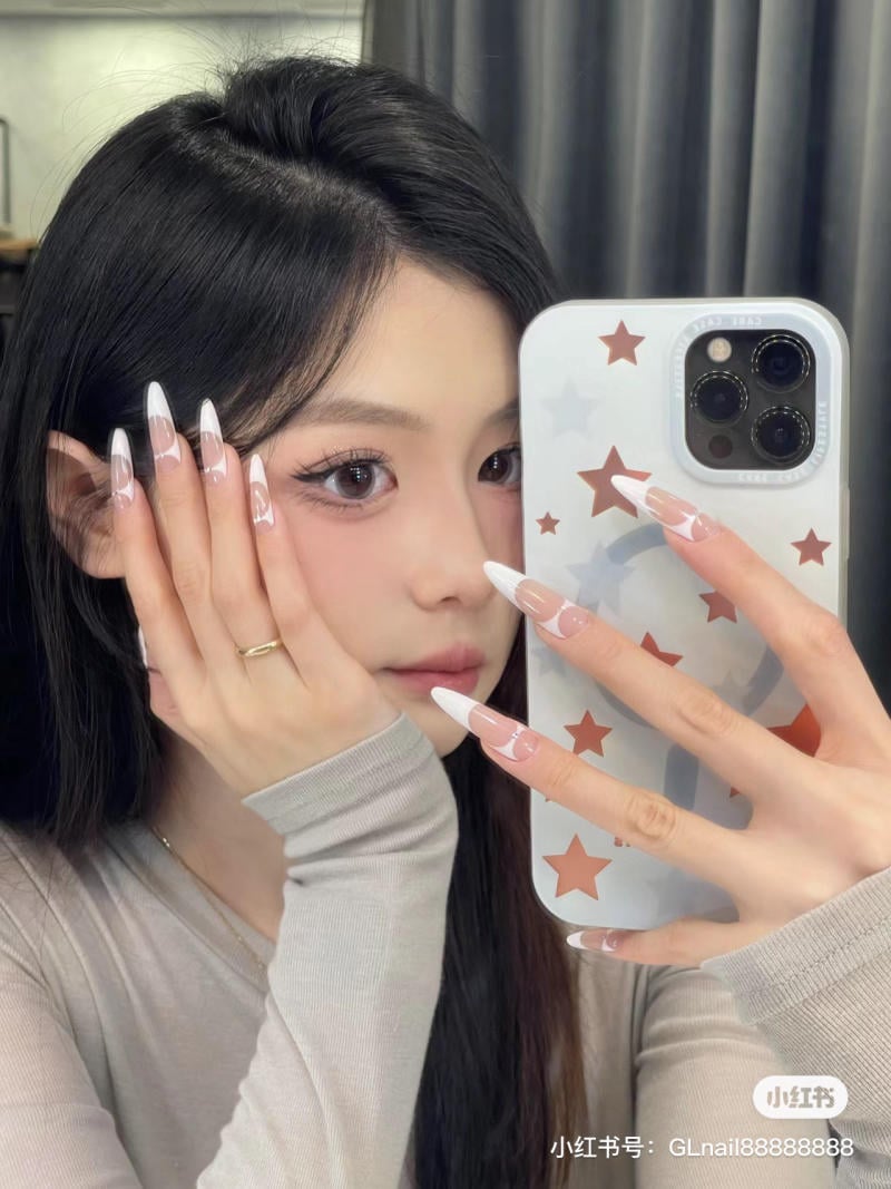 Mẫu nail sơn French đầu móng trắng
