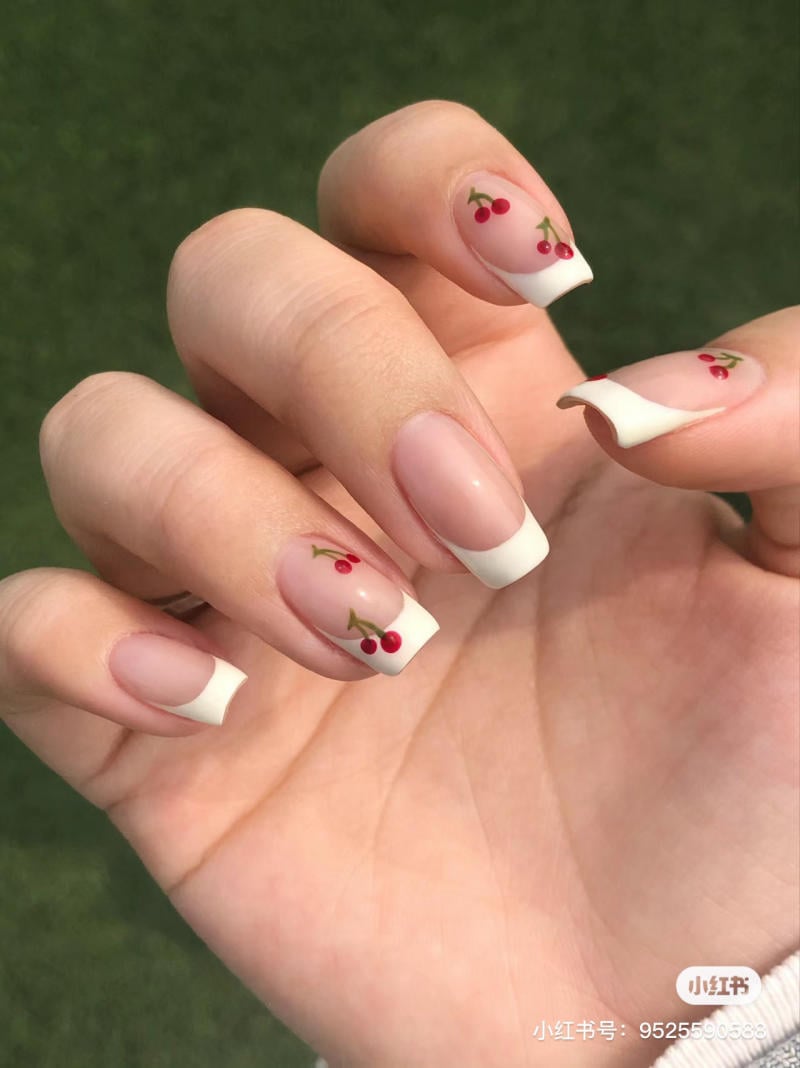 Mẫu nail sơn French đầu móng trắng