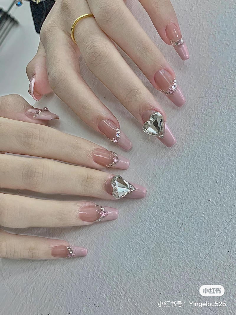 Mẫu nail sơn French đầu móng trắng