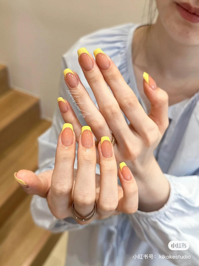 Mẫu nail sơn French đầu móng trắng